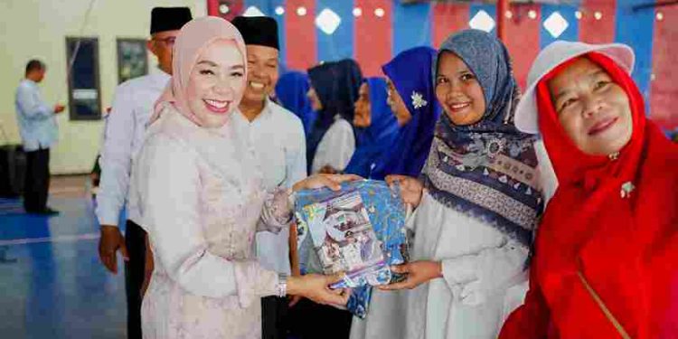 Kader Posyandu se Kecamatan Junjung Sirih Terima Keterampilan Dasar