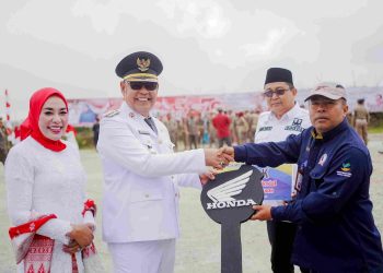 Bupati Solok Ajak Masyarakat dan Solok Super Team Bertekad untuk Lanjutkan Semangat Perjuangan Para Pahlawan