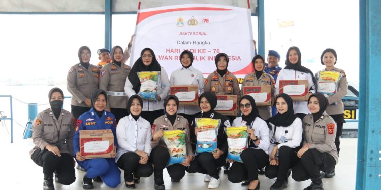 Polwan Polda Sumsel Sambut Hari Jadi Polwan Republik Indonesia ke-76 dengan Bakti Sosial dan Anjangsana