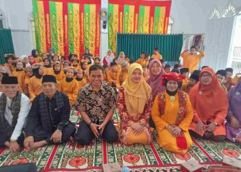 Ketua LKAAM Kota Solok Hadiri Perkenalan Panggung Pidato Adat Kepada Peserta Didik SDN O4 Sembiko