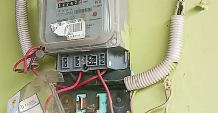 WoW! Telat 2 Hari, PLN Batam Langsung Bongkar MCB Meteran Listrik Pelanggan