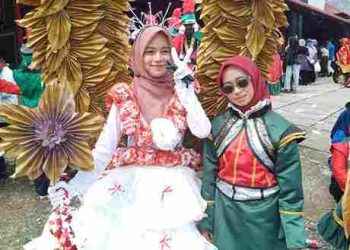 SMPN 2 Kubung Tampil Luar Biasa Pada Pawai Alegoris di Kab.Solok