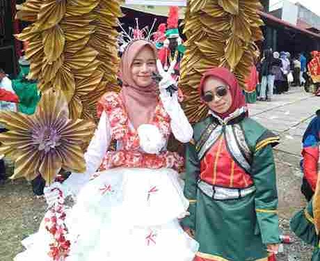 SMPN 2 Kubung Tampil Luar Biasa Pada Pawai Alegoris di Kab.Solok