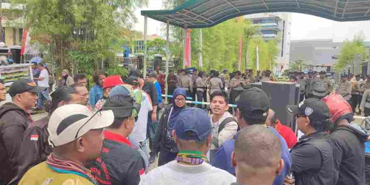 Aksi Unjuk Rasa di PLN Batam Berakhir Buntu! Demo Lebih Besar Menggema