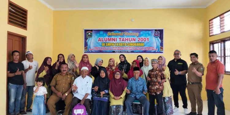 Aksi Nyata Alumni SMPN 1 X Koto Singkarak Dalam Membangun Sekolah