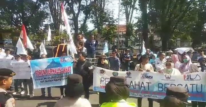 Ratusan Jurnalis Unjuk Rasa Ulah Oknum ASN DPRD Lahat Lecehkan Wartawan