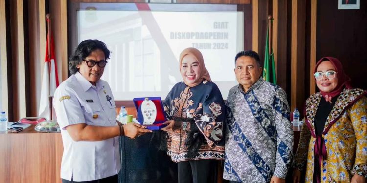 Dekranasda Kab Solok Terus Perkarya Referensi Guna Mantapkan Perencanaan Program Kerja