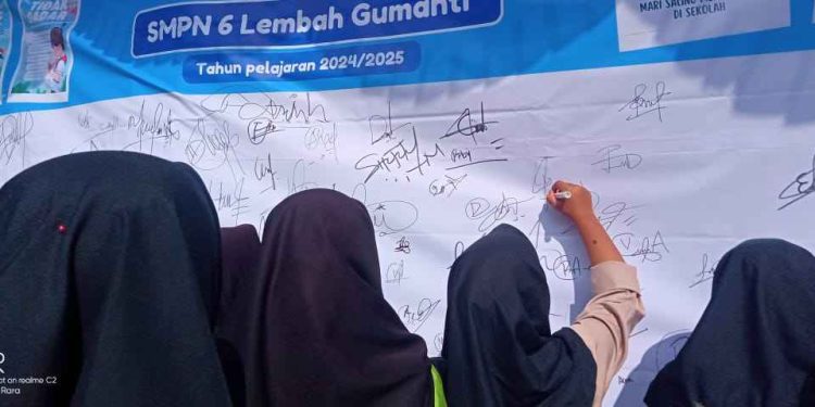 SMPN 6 Lembah Gumanti Deklarasikan Gerakan Anti Bullying