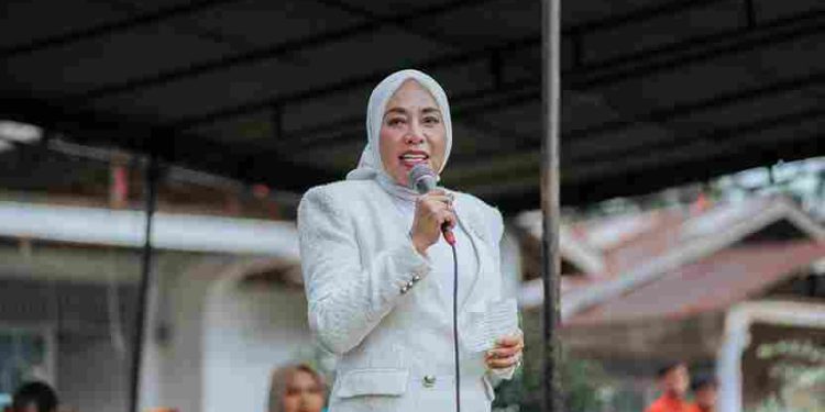 Bupati Bersama Ketua TP-PKK Kab Solok Buka Secara Resmi Open Turnamen Sepak Bola Kobar Fc U 40 Tahun 2024