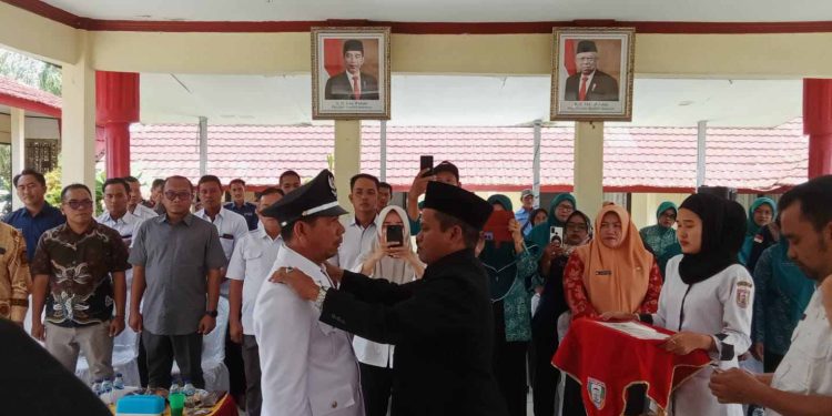 Plt Camat Betung Dino Suryadinata SH Lantik PJ kades Bukit Makmur