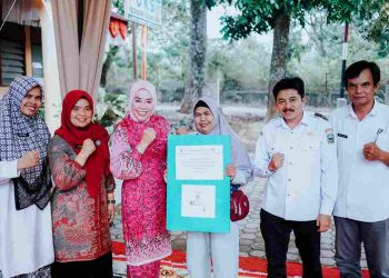 Hadiri Pemberian Bantuan Pemakaian Air Bersih untuk Masyarakat, ini pesan Ketua TP PKK Kab. Solok