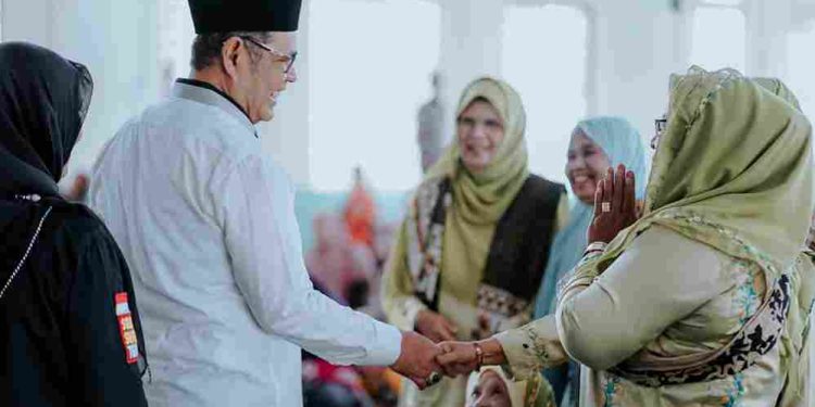 Bupati Solok Serahkan Insentif Kader Posyandu dan BLT DD Triwulan III TA 2024