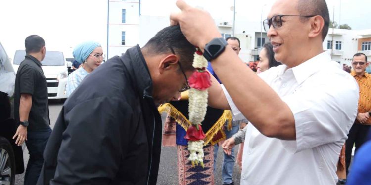 Kapolda Sumsel Irjen Pol Andi Rian R,Djajadi, S.Ik. MH beserta istri tiba di Bandara Sultan Mahmud Badaruddin II Palembang