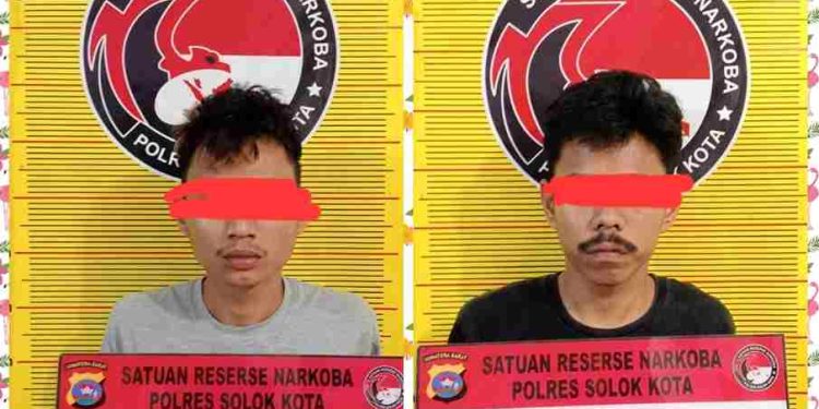 2 Orang Pemuda Di Kota Solok Transaksi Narkoba Di depan Haikal Mart Jalan KTK