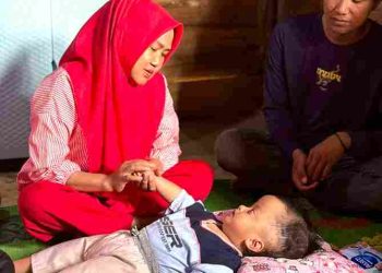 Hepy Safriani Kunjungi Zidan Bocah Penderita Hidrocepalus Di Pagaralam