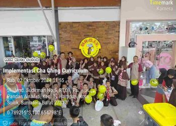 Siswa Kelas 5 MIN Kota Solok Melaksanakan Implementasi Cha-Ching Curriculum di MR.D.I.Y
