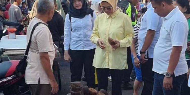Sambangi Lubuklinggau, Cawagub RA Anita Dorong Penataan Pasar Inpres