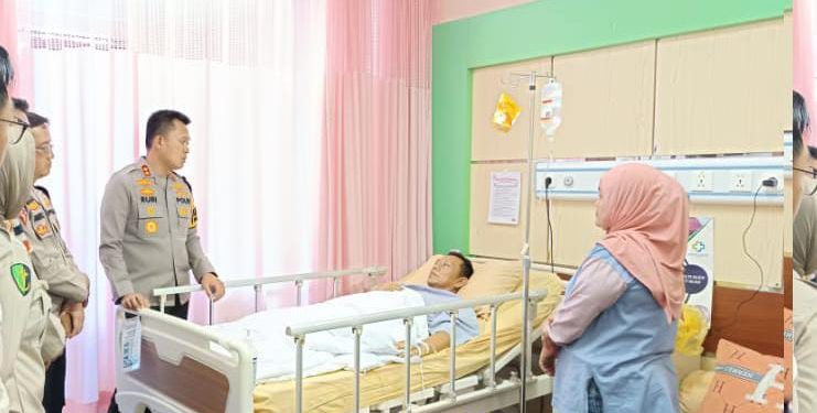 Wujud Kepedulian, Kapolres Banyuasin Anjangsana Kepada Dua Personil Polres Banyuasin Yang Sakit