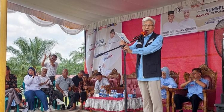 H. Mawardi Yahya bersama Dr. Hj. RA Anita Noeringhati, SH., MH, menggelar kampanye dialogis di Lapangan Desa Panang Jaya