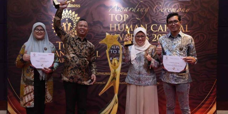 Bukit Asam (PTBA) Sukses Raih Dua Penghargaan di Ajang TOP Human Capital Awards 2024