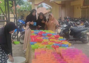 Ibuk mitra Yunita selaku ketua pengajian bundo kanduang kab banyuasin & di dampingi Hj. Era Yulia istri ketua IKM banyuasin lll