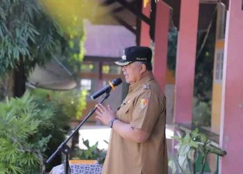 Wako Zul Elfian Umar Pembina Upacara Di SMP 6 Kota Solok