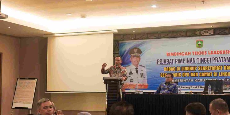 Sekda Buka Bimtek Leadership Pejabat Pimpinan Tinggi Pratama ( JPT ) di Lingkup Pemerintah Kab Solok