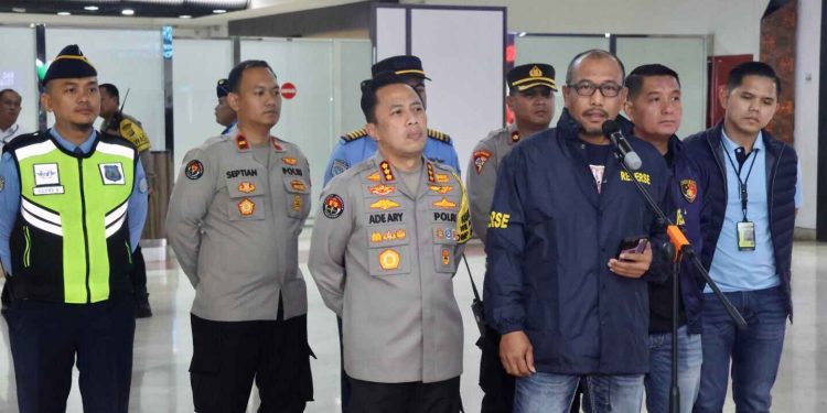 2 Pelaku Kasus Judi Online Libatkan Pegawai Komdigi Tiba di Bandara Soetta