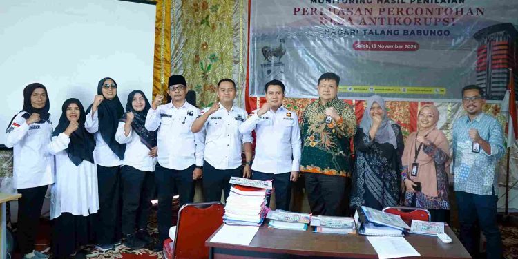 Pj Bupati Solok dampingi Ketua Tim penilaian Desa Anti Korupsi dari KPK ke Nagari Talang Babungo