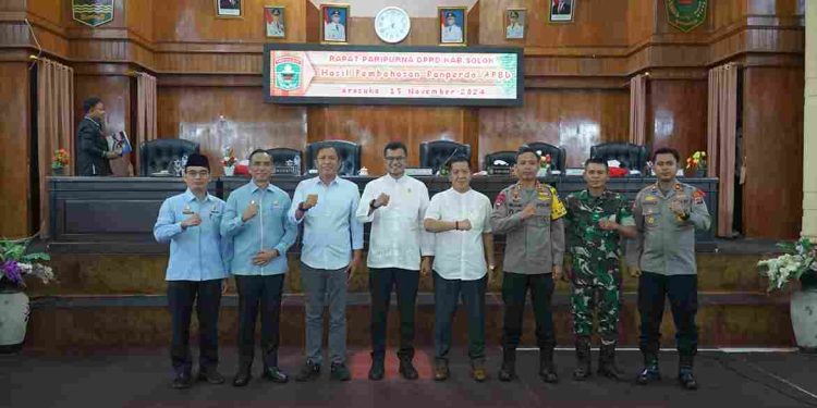 DPRD dan Pemda Kabupaten Solok Lakukan Penanda tanganan Berita Acara tentang APBD Tahun 2025