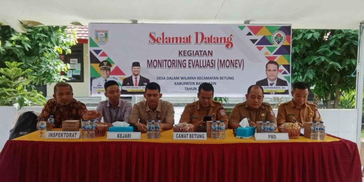 PMD Adakan Kegiatan Monitoring Dan Evaluasi 9 Kades Di Aula Kantor Camat Betung