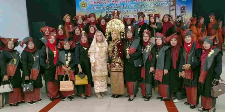 Bundo Kanduang IKM kabupaten Banyuasin Ikut Gebyar Budaya Minangkabau