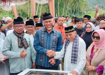 Gubernur Sumatera Barat Tandatangani Prasasti Peresmian Masjid Az-Zaimah Milik Prof. Jurnalis Uddin