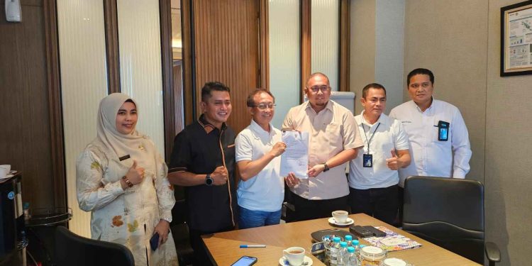 Bawa Aspirasi Masyarakat akan Penerangan Jalan Umum, Bupati Solok Terpilih Jon Firman Pandu Sambangi Kantor PLN Pusat