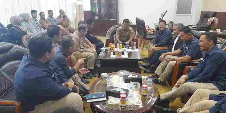 Langsung Eksekusi, Program Pemasangan Tiang Listrik Dimulai Januari