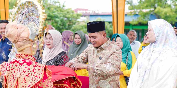 Bupati Solok Hadiri Reuni “Taragak Basuo” Alumni SMPN 1 Bukit Sundi
