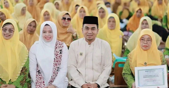 Wako Ramadhani Kirana Putra Bersama Ketua TP-PKK Kota Solok Hadiri Pengajian Aisyiyah Se-Sumatera Barat