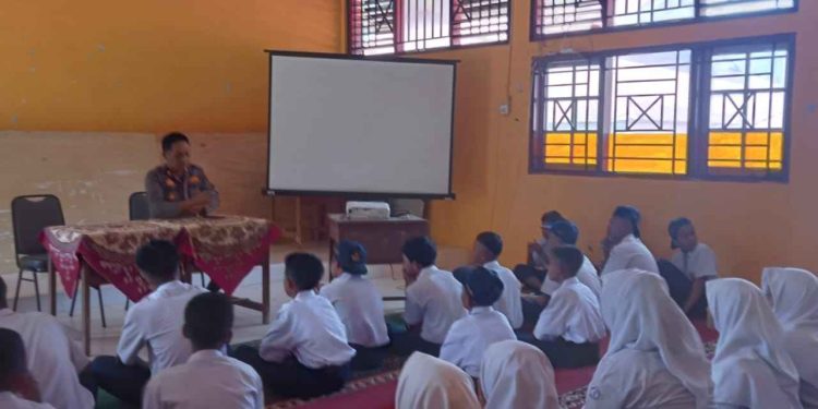 Berkolaborasi Dengan Polsek,SMPN 4 Hiliran Gumanti Mengadakan Penyuluhan Hukum