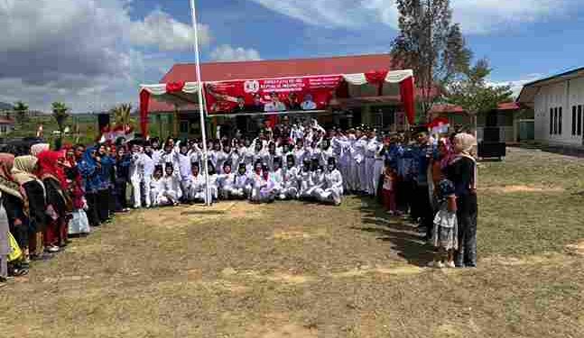 Siswa Sisiwi SMPN 5 Lembang Jaya Sukses Mengibarkan Bendera Merah Putih Pada Hut RI ke 80 di Lembang Jaya