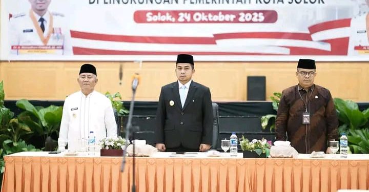 Wali Kota Solok Lantik Pejabat Administrator dan Pengawas di Lingkungan Pemko Solok