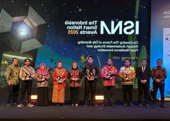 Wako Solok Ramadhani Kirana Putra Menerima Penganugrahan ISNA