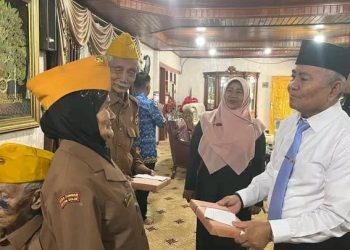 Wawako Solok Suryadi Nurdal Sambut Kedatangan Para Veteran Pada Peringatan Hari Pahlawan