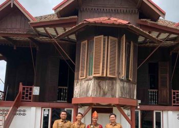 Pemuda Berprestasi Sumsel Rama Doni Dukung Pelestarian Rumah Adat Bari Pesirah Pangkalan Balai