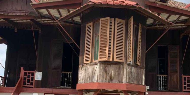 Pemuda Berprestasi Sumsel Rama Doni Dukung Pelestarian Rumah Adat Bari Pesirah Pangkalan Balai