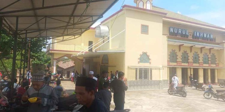 Hari Jumat Makin Istimewa: Masjid IKM Nurul Ikhwan Sajikan Hidangan Gratis untuk Jamaah